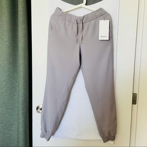 Lululemon on the fly Jogger(Woven) Size 6